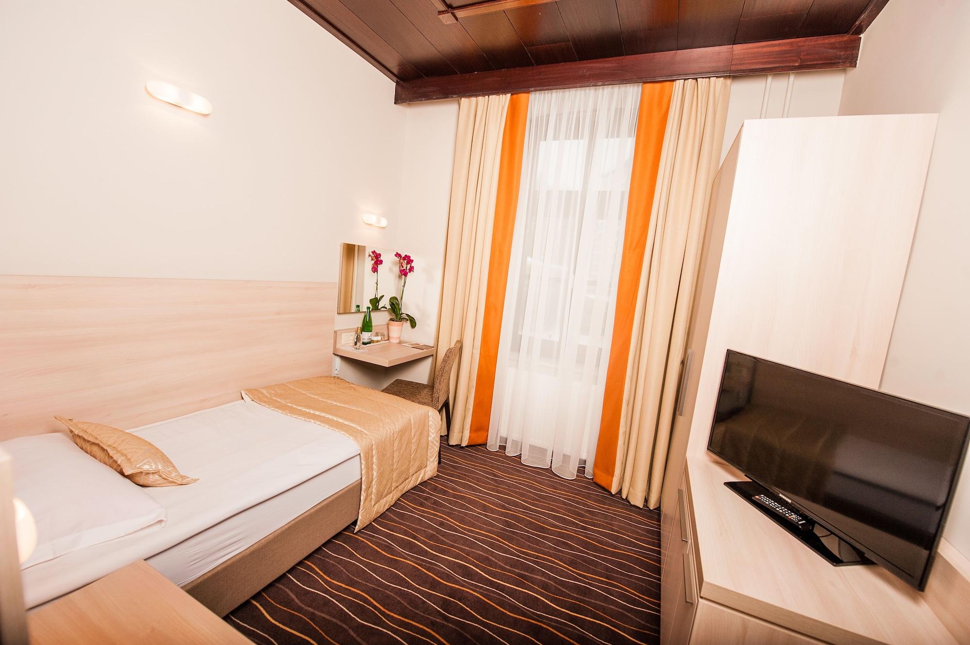 Hotel Zagreb - Health & Beauty โรกัชกา สลาทินา ภายนอก รูปภาพ