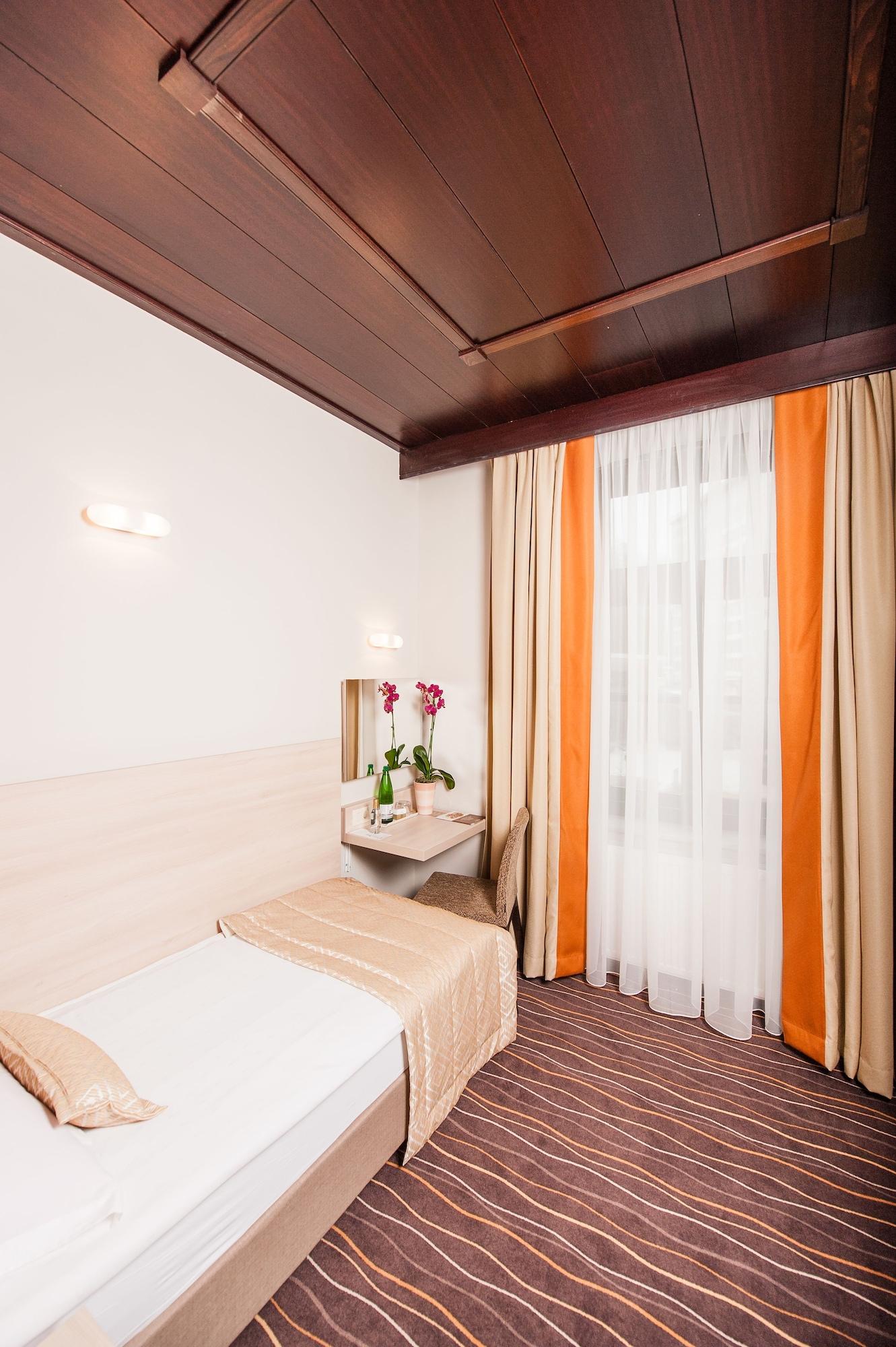 Hotel Zagreb - Health & Beauty โรกัชกา สลาทินา ภายนอก รูปภาพ