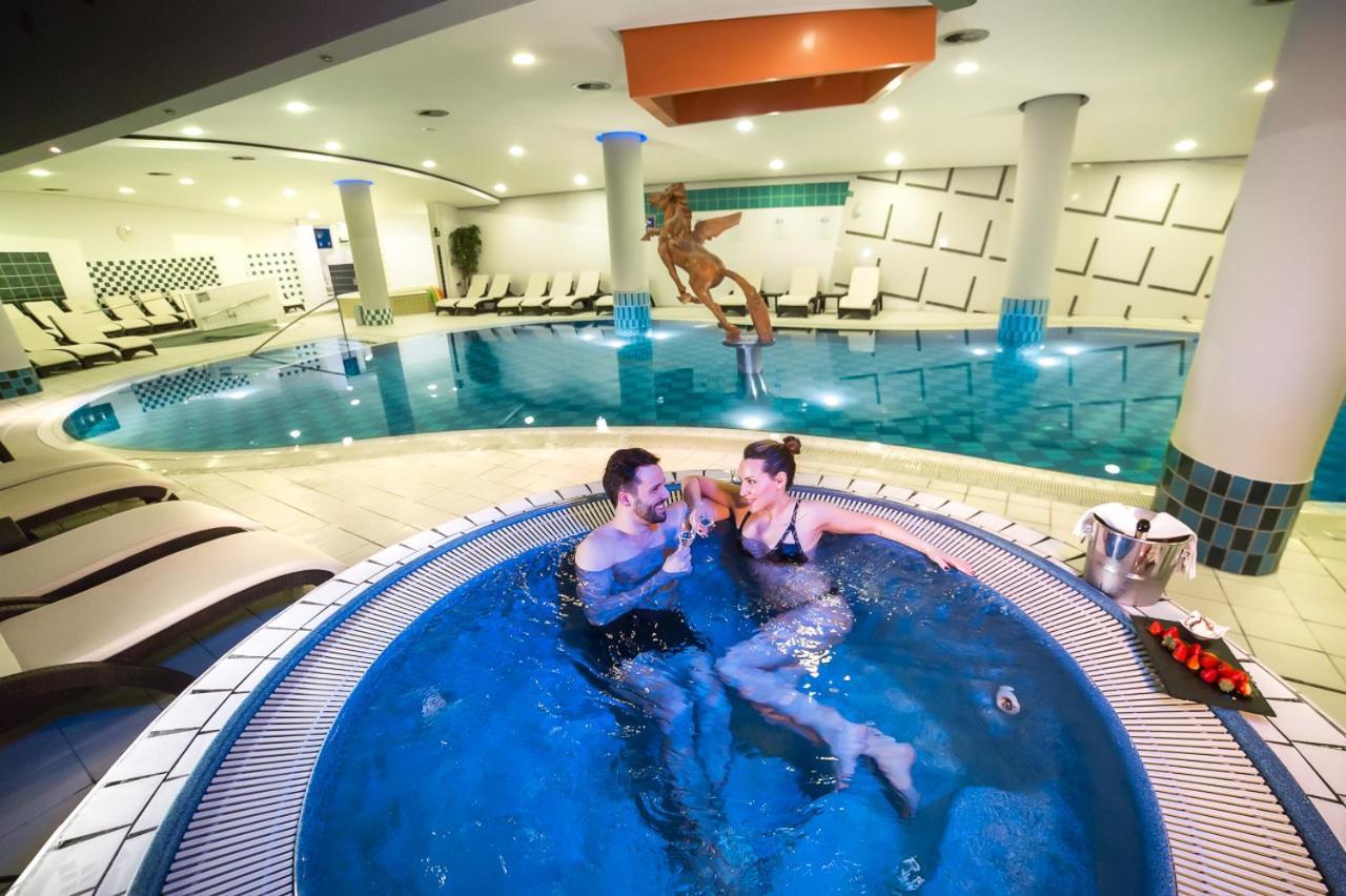 Hotel Zagreb - Health & Beauty โรกัชกา สลาทินา ภายนอก รูปภาพ