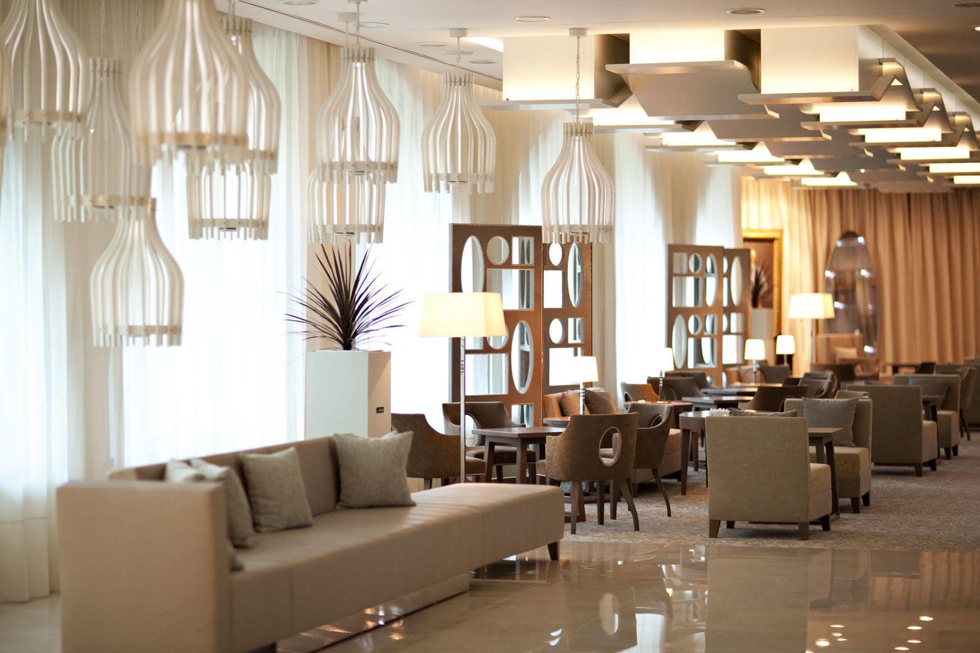 Hotel Zagreb - Health & Beauty โรกัชกา สลาทินา ภายนอก รูปภาพ