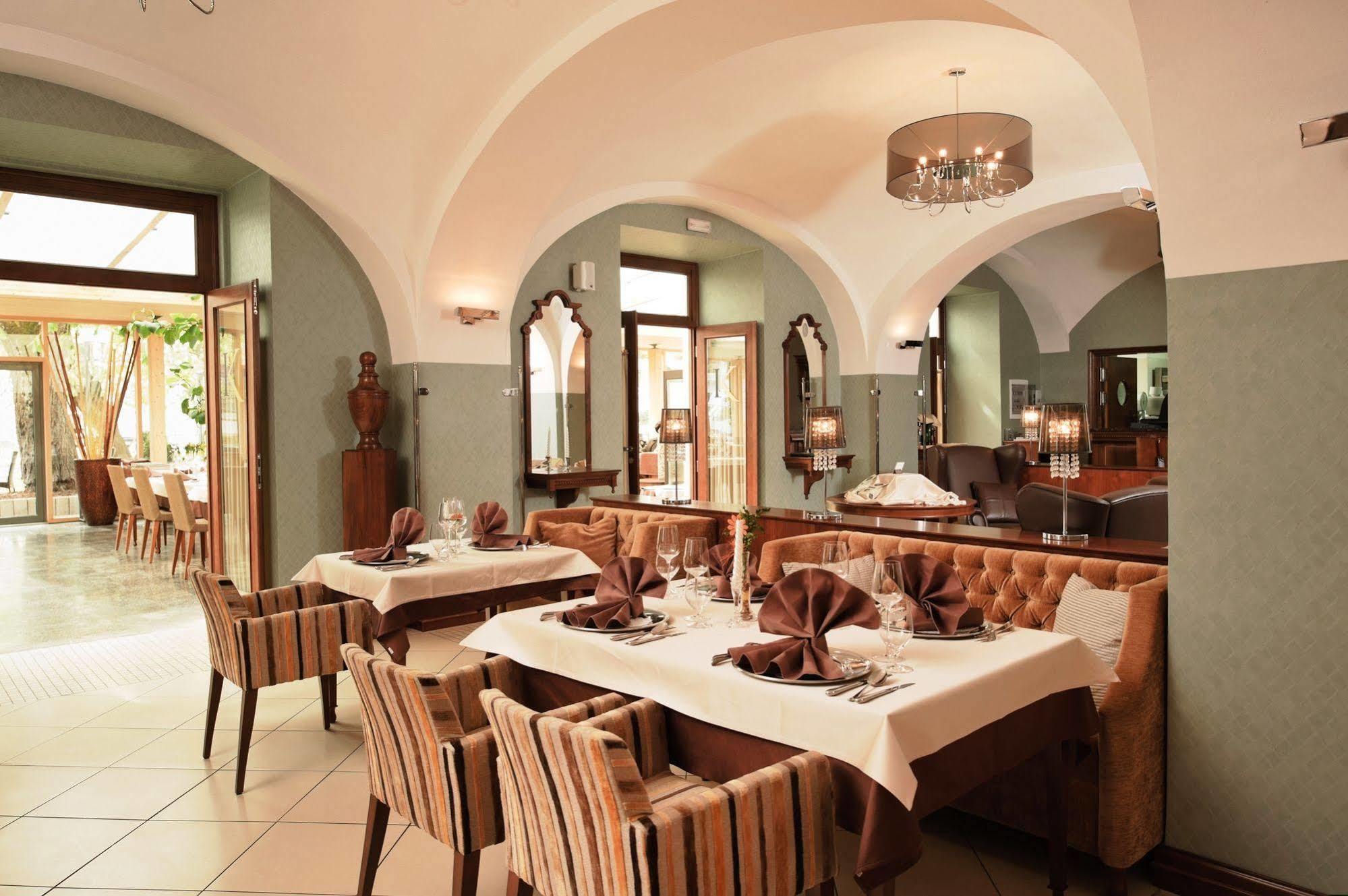 Hotel Zagreb - Health & Beauty โรกัชกา สลาทินา ภายนอก รูปภาพ